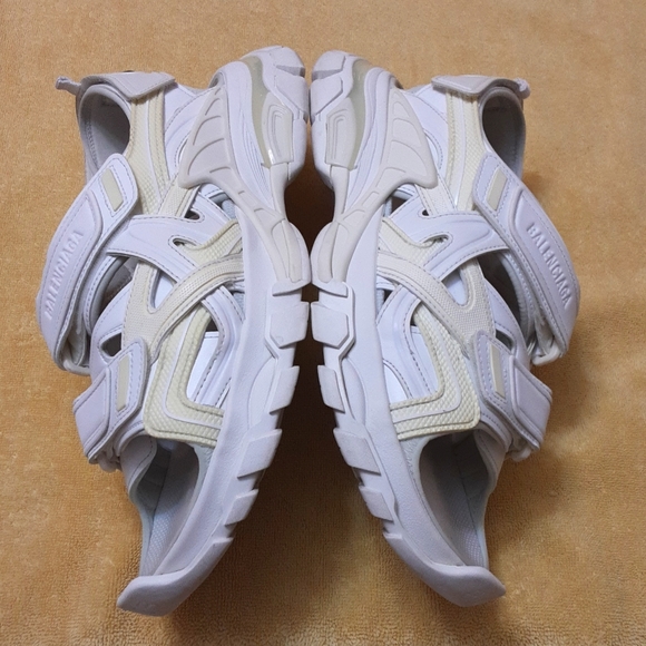 Balenciaga track sandals- very clean and good condition 👌 Unisex ‼️Authentic ‼️ - Picture 5 of 16